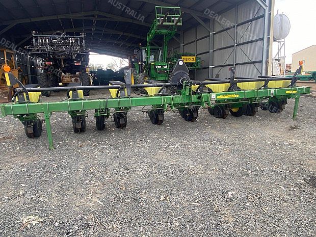 John Deere 1700 Planters