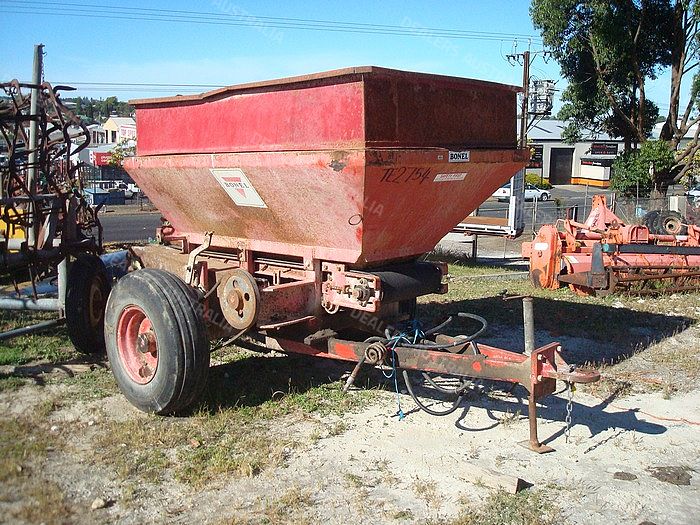 Bonel 2tonne Trailing Super Spreader for sale in SA TE2754 Farm