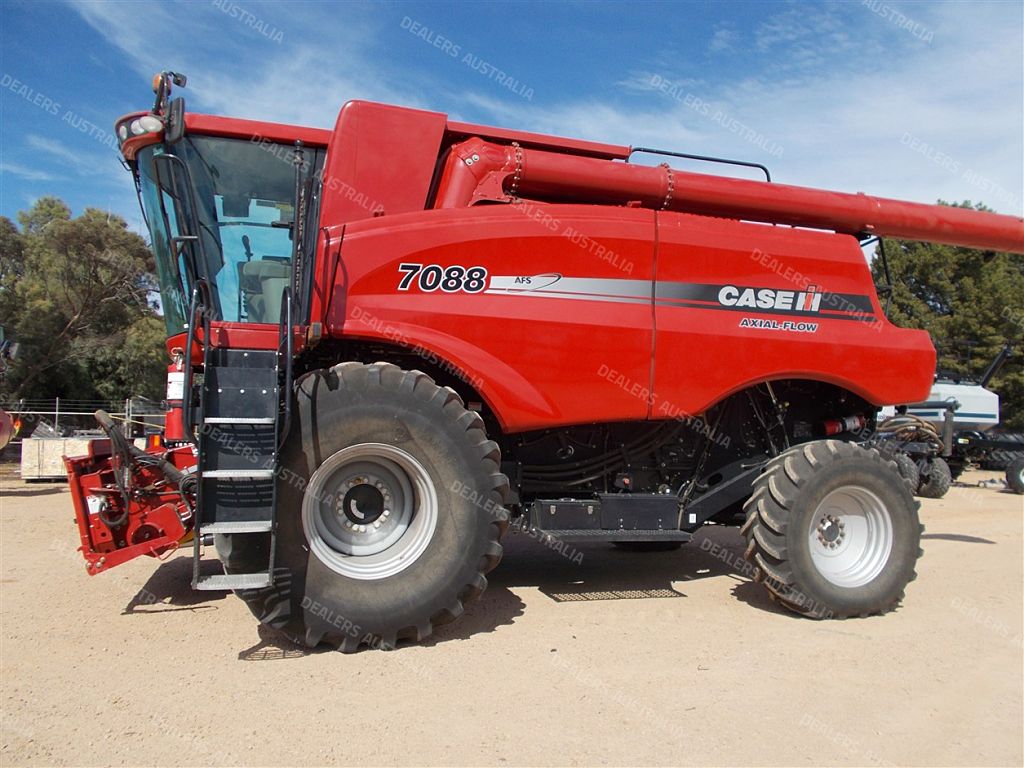 Case IH 7088 Axial Flow Combine & 3152 30ft Front for sale in SA 50966
